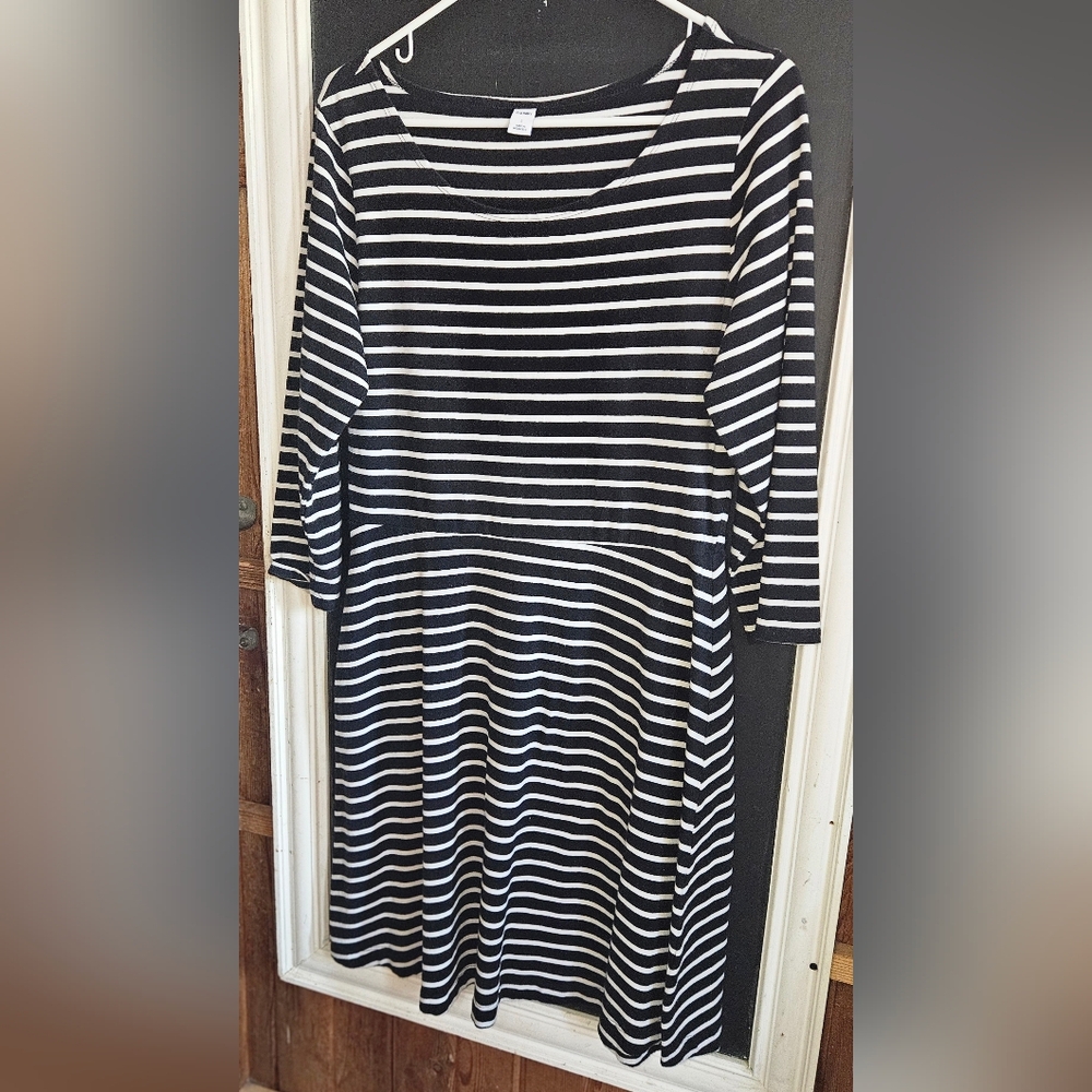 Old Navy Black and White Striped Long Sleeve Dress